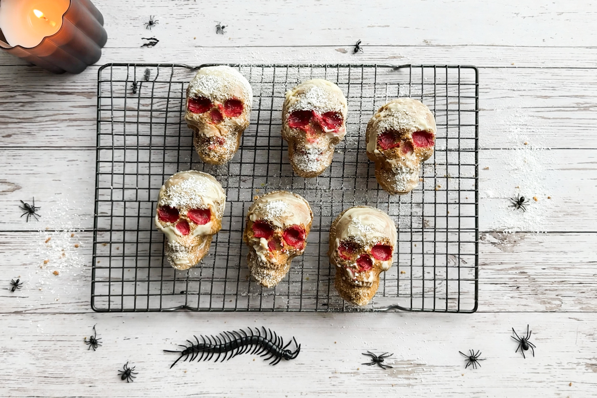 Pumpkin Cream Cheese Skull Cakes